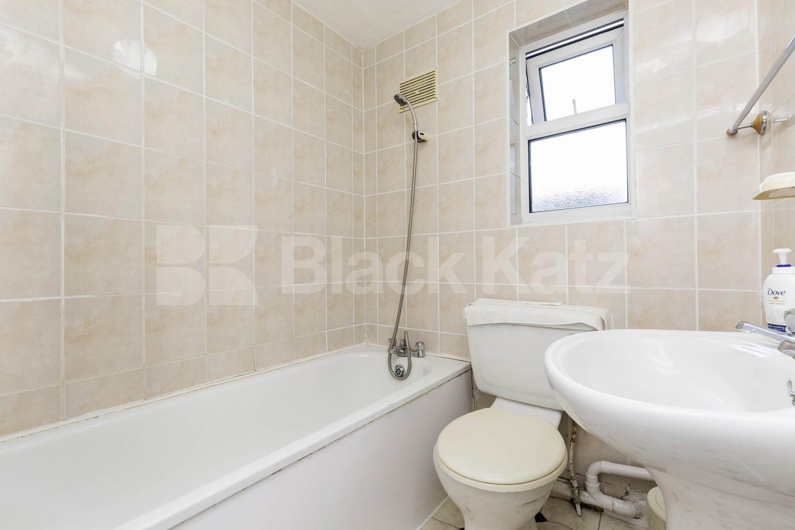 Set on the top floor of a period conversion lays this beautiful flat Sydney Road, Turnpike Lane